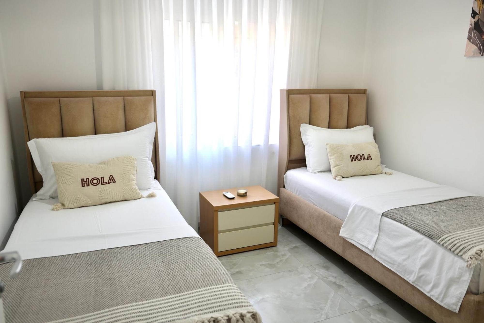 Apartment Renovated 2br Retreat Near The